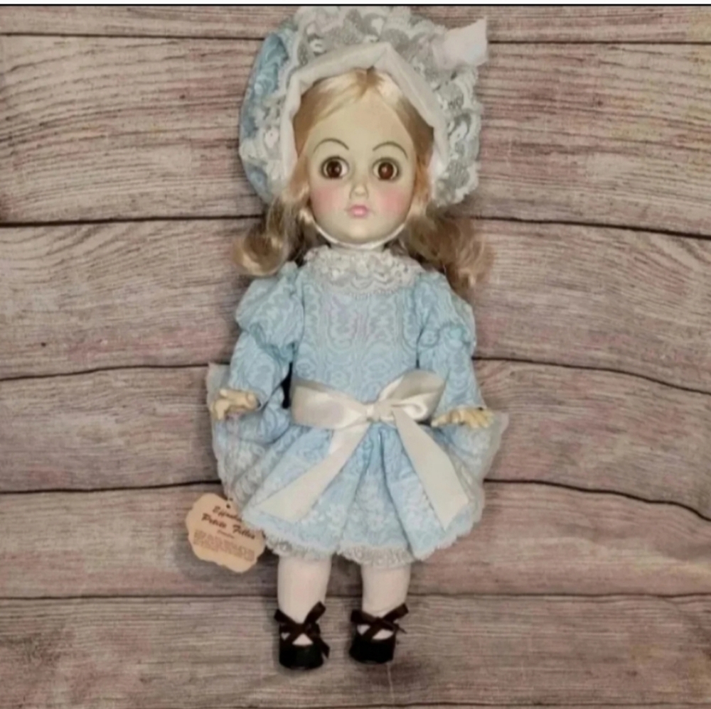 Vintage 1981 Effanbee petite filles Nanette doll